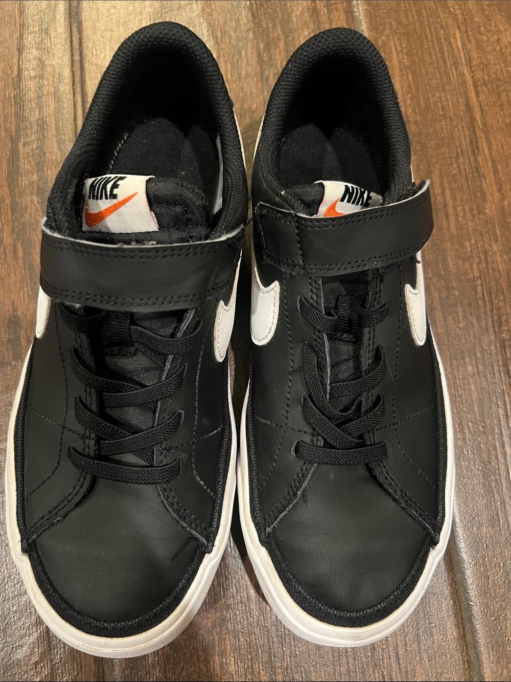 Boys US Size 3 Youth Nike Kids Black and White Low-Top Sneakers with Orange Logo